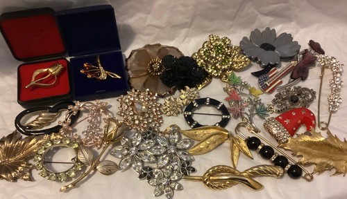Brooches job lot sparkly - brooches, x