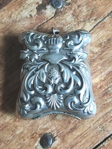 Vintage silver tone art - ,