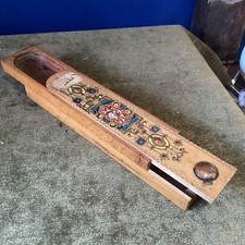 VINTAGE "OLD SCHOOL" WOODEN PENCIL BOX WITH SLIDING LID ORNATE 24 X 5.3 X3.4 Cm