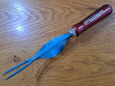 Jenks & Cattell Daisy Grubber