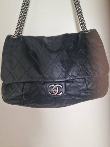 Chanel hand bag stunning - hand,