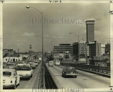 1974 Press Photo Heavy traffic