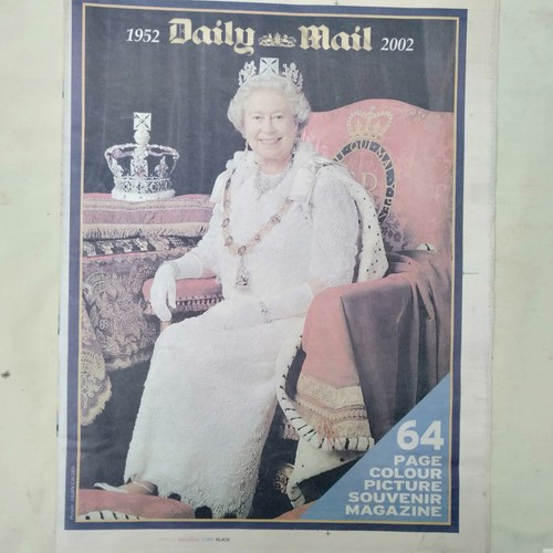 Daily mail queen golden - queen's,