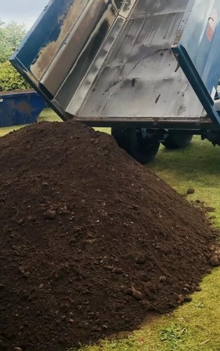 Quality screened topsoil bulk - ,