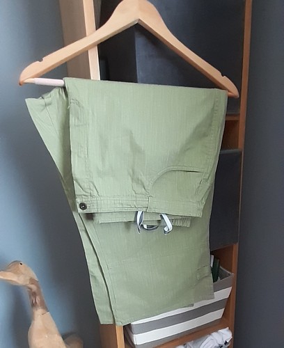 Ladies green cropped trousers - cropped,