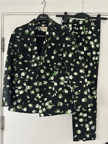 Boutique jaeger floral - by,