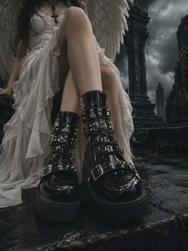 Alternative punk goth - 🖤,