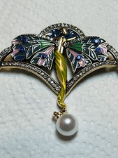 Ladies art deco style