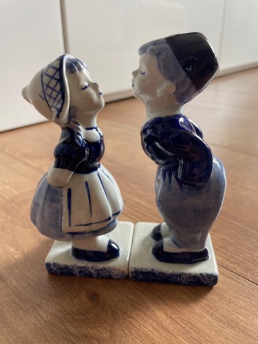 Delft blue kissing - delft,