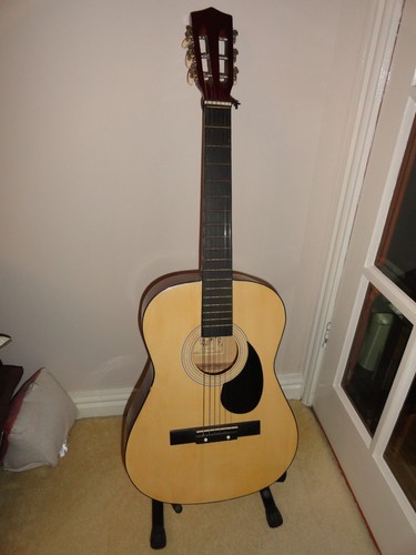 Childs guitar with shoulder - childs,