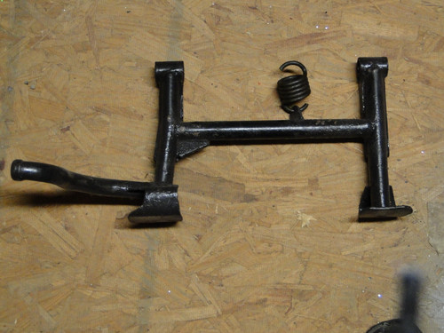 Center stand for - , 650