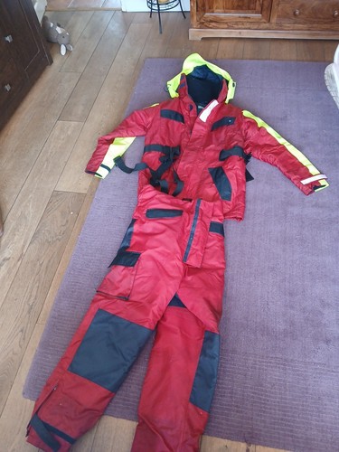 Baleno floatation suit size - suit,