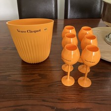 Veuve Clicquot Champagne Ice Bucket With 6  Glasses Heavy Duty Plastic Poolware