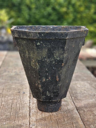 Vintage cast iron gutter rain - ,