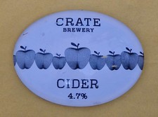 VINTAGE CRATE BREWERY CIDER PUMP HANDLE FISH EYE CLIP BADGE 4.7 % ABV LONDON CB