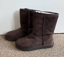 Genuine Ugg Chocolate Brown Boots Size 6.5 Barely Worn