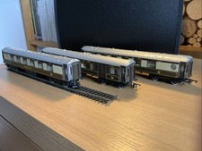 Hornby S8914 OO Gauge Pullman Coaches - Set Of Three