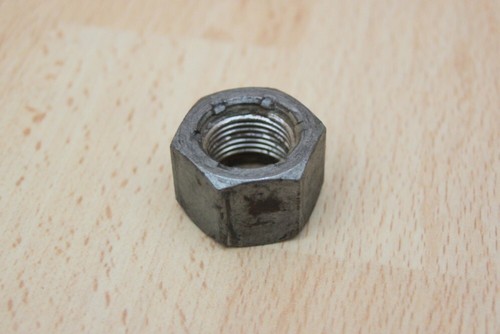 Rear hub nut wheel - rear,