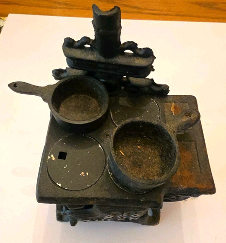 Vintage black queen cast iron - queen,