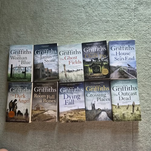 Elly griffiths dr - dr, ruth