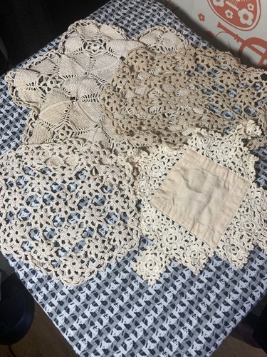 Vintage thick lace doilies - vintage, x