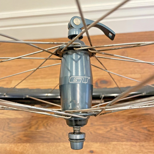 Vintage front mtb wheel - 26”,
