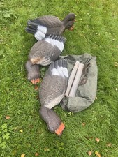 20 x Hard shell Goose Decoys Pinkfoot Greylag With Metal Stands And Kit Bag