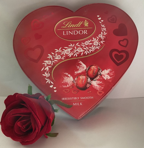 Lindt lindor chocolate - lindt,