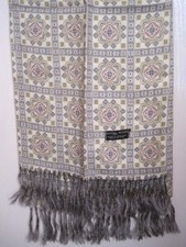 FAB VINTAGE  GEOMETRIC TOOTAL  SCARF WITH GREY TASSELS -  1960s  - MODS