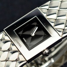 CHANEL Matelasse Quartz Black
