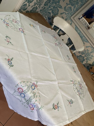 Pretty vintage hand - pretty,