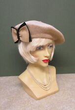 BEIGE BERET HAT WITH BEIGE & BLACK BOW DECORATION 1940S STYLE