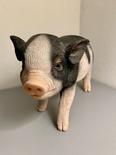 Realistic resin piglet - realistic,