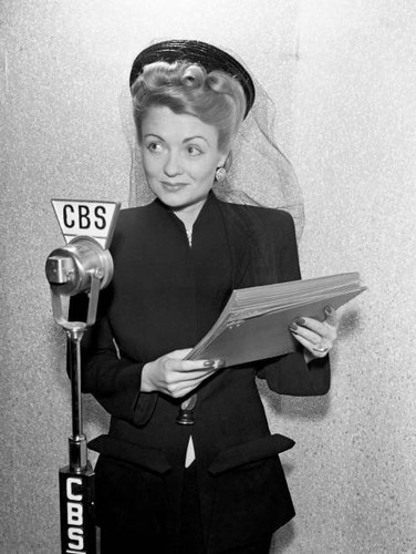 Constance bennett portrays - constance,