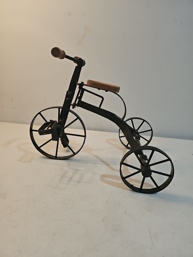 Vintage tricycle metal frame - metal,