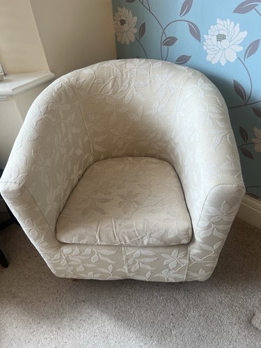 Cream tub chair with - tub, leaf