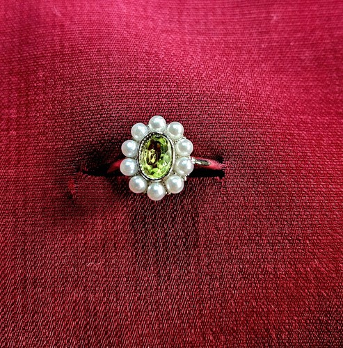 Silver tone ring peridot - ring,