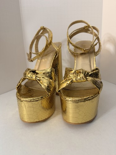 Public desire gold - desire, metallic