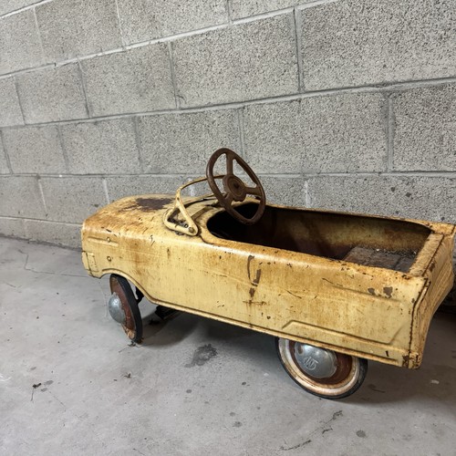 Vintage yellow metal pedal - metal,