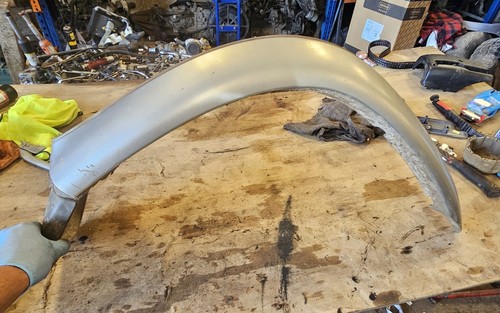 Silver front right wheel - wheel, arch