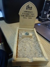 HEADSTONE & GRAVE NOVLETY ASHTRAY  16cm x 14cm