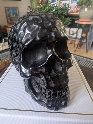 Exquisitely carved black - carved,