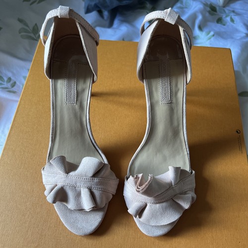 Nude peep toe - peep, ruffle