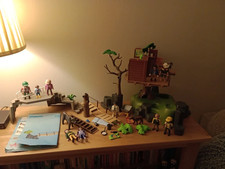 Playmobil 5557 Wildlife Adventure Tree House figures bundle children’s toy