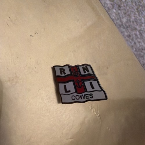 Cowes rnli lifeboat lapel - cowes,