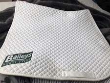 Dressage saddle pad