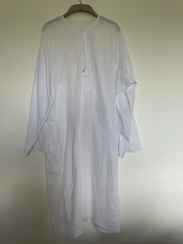 Men white chikankari kurta - white,