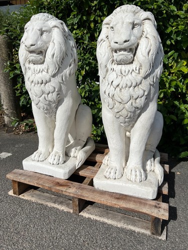 Lion pair seated white crushed - white,
