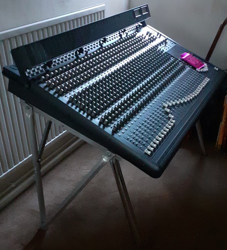 Mackie fully working 32 - working,
