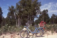 BLUE MOPED / ELECTRIC BIKE PARKED ON THE BEACH Vtg 1977 35mm PHOTO SLIDE